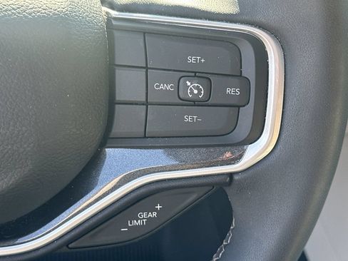 Used 2023 Jeep Wagoneer L 4WD w/ Premium Group I image 28