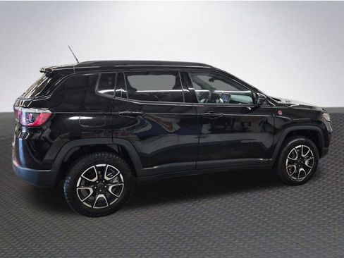 Used 2025 Jeep Compass Trailhawk AWD/4WD image 4