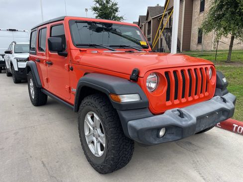 Used 2018 Jeep Wrangler Unlimited Sport S AWD/4WD image 3