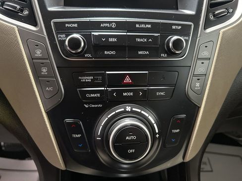 Used 2018 Hyundai Santa Fe SE FWD image 17