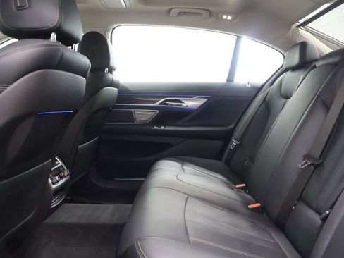 Used 2018 BMW 740i RWD image 27