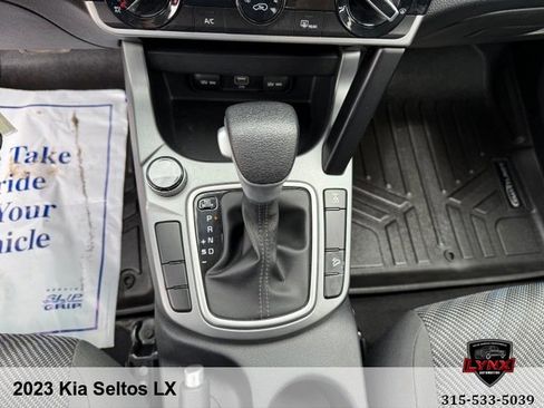 Used 2023 Kia Seltos LX AWD/4WD image 13