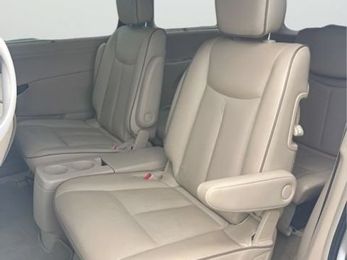 Used 2016 Nissan Quest Platinum FWD image 11