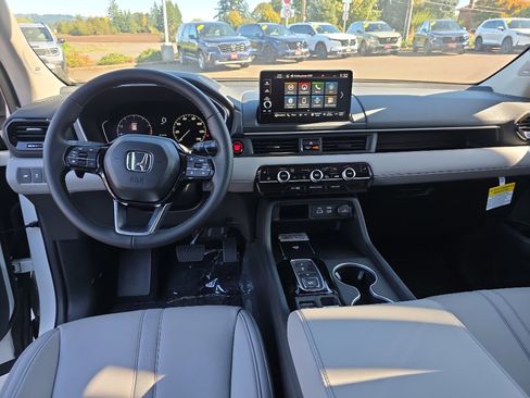 New 2025 Honda Pilot Touring image 15
