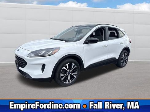 Used 2022 Ford Escape SE w/ SE Sport Appearance Package image 1