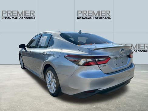 Used 2022 Toyota Camry LE image 7