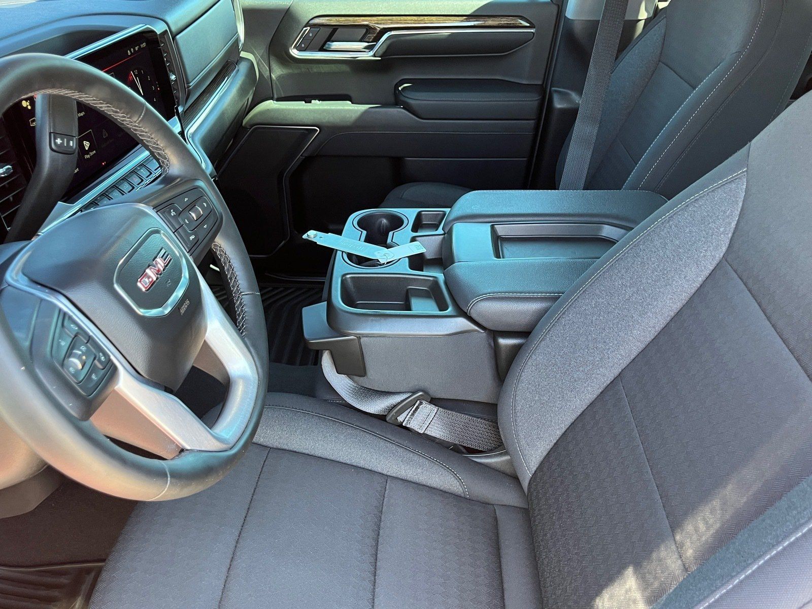 Used 2023 GMC Sierra 1500 SLE w/ X31 Off-Road Package AWD/4WD image 17