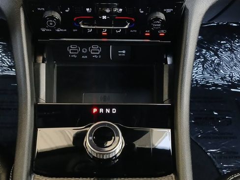 Used 2025 Jeep Grand Cherokee Limited w/ Luxury Tech Group II RWD image 10
