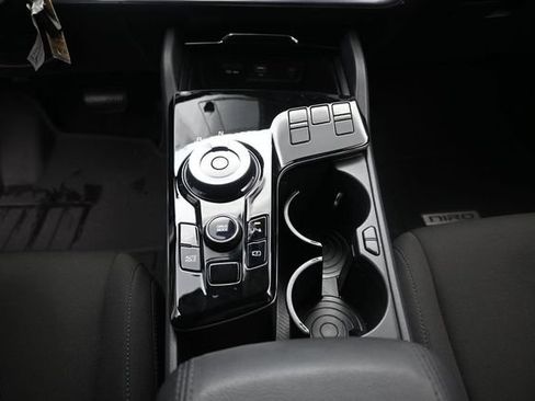 Used 2025 Kia Sportage LX FWD image 13