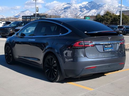 Used 2018 Tesla Model X 75D image 3