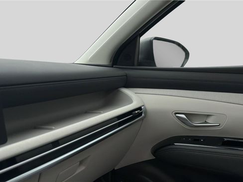 Used 2025 Hyundai Tucson Limited FWD image 11
