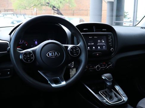 Used 2020 Kia Soul LX FWD image 35