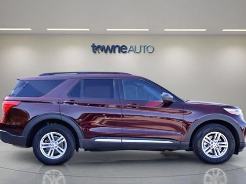 Used 2022 Ford Explorer XLT w/ Equipment Group 202A AWD/4WD image 5