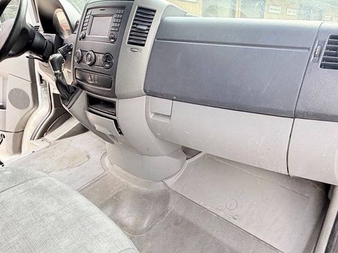 Used 2015 Mercedes-Benz Sprinter 2500 image 27