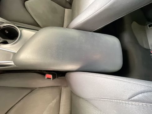 Used 2019 Toyota Camry LE FWD image 21