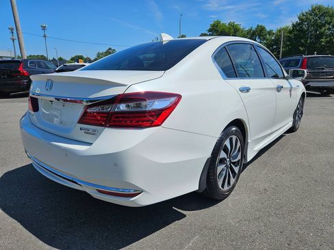Used 2017 Honda Accord Touring image 5