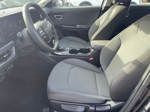 Used 2025 Kia K4 LXS image 25