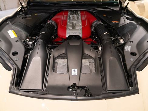 Used 2019 Ferrari 812 Superfast RWD image 34