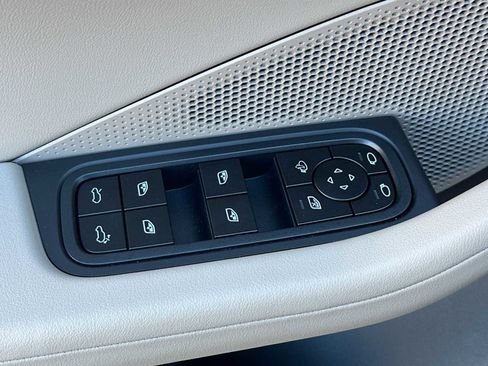 New 2025 Porsche Macan Electric image 13