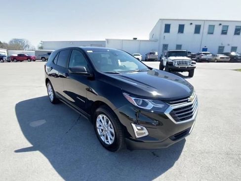 Used 2021 Chevrolet Equinox LS w/ LS Convenience Package AWD/4WD image 2