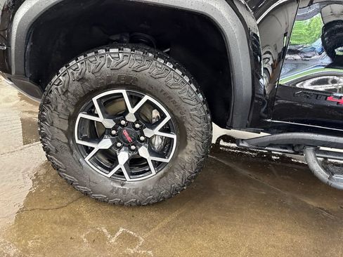 Used 2024 GMC Canyon AT4X AWD/4WD image 11