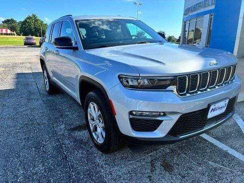 Used 2022 Jeep Grand Cherokee Limited AWD/4WD image 2