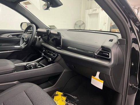 New 2026 Chevrolet Traverse LT w/ Driver Confidence Package AWD/4WD image 24