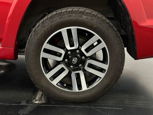 Used 2021 Toyota 4Runner Limited image 12