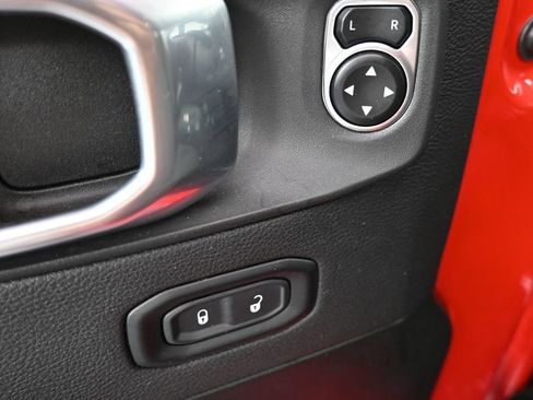 Used 2025 Jeep Wrangler Unlimited Sahara AWD/4WD image 26