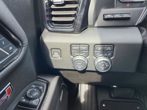 Used 2024 GMC Sierra 1500 AT4 w/ Technology Package image 25