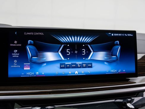 Certified 2025 BMW X7 xDrive40i image 23