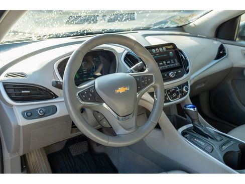 Used 2017 Chevrolet Volt LT w/ Comfort Package FWD image 11