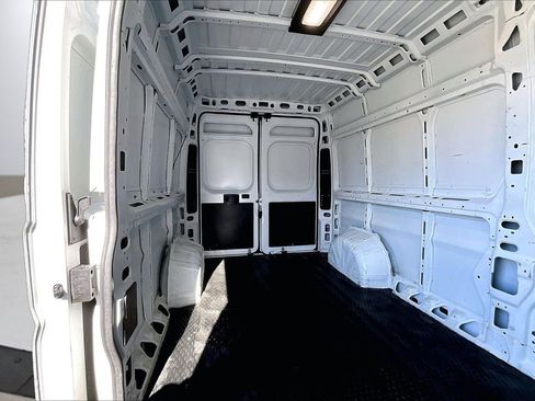 Used 2024 RAM ProMaster 2500 w/ Convenience Group image 23