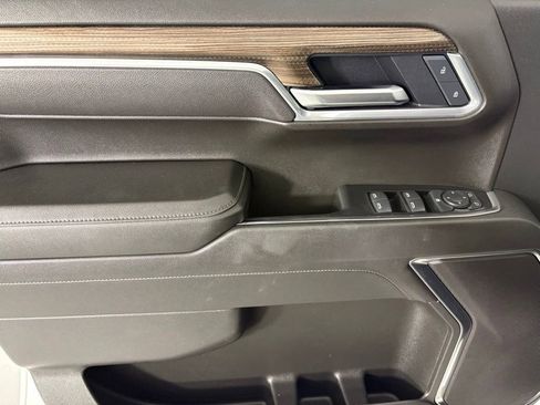 Used 2025 Chevrolet Silverado 1500 LT RWD image 19