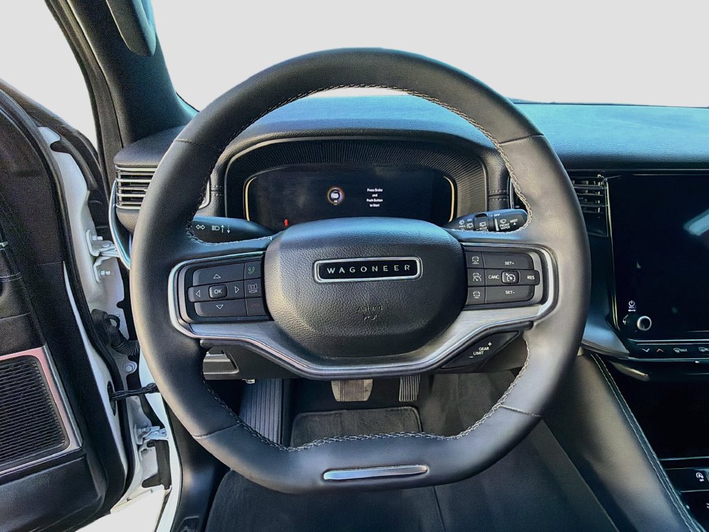 Used 2023 Jeep Wagoneer L Series II AWD/4WD image 11