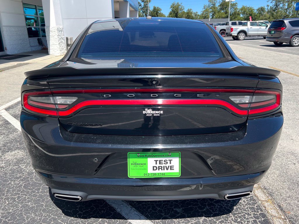 Used 2020 Dodge Charger SXT w/ Blacktop Package RWD image 7