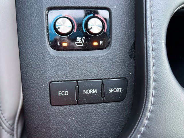 Used 2016 Toyota Avalon Limited w/ Toyota Safety Sense Package FWD image 19