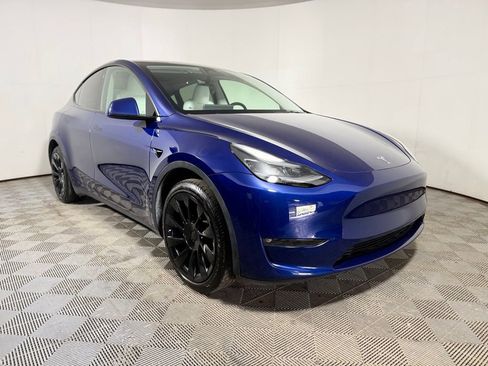 Used 2023 Tesla Model Y AWD image 9
