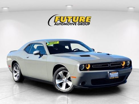 Used 2019 Dodge Challenger SXT RWD image 1