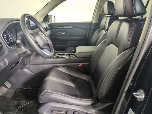 Used 2024 Honda Pilot Touring image 13