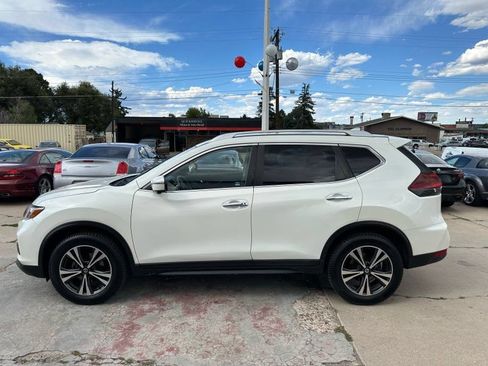 Used 2019 Nissan Rogue SV w/ Premium Package AWD/4WD image 4