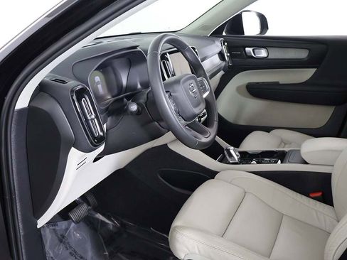 Used 2024 Volvo XC40 B5 Plus w/ Protection Package Premier image 26