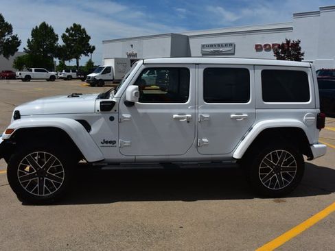 Used 2024 Jeep Wrangler High Altitude AWD/4WD image 9