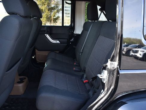 Used 2012 Jeep Wrangler Unlimited Sahara AWD/4WD image 4