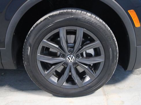 Used 2024 Volkswagen Tiguan SE FWD image 32