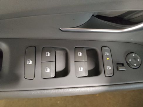 Used 2025 Hyundai Elantra SE FWD image 27