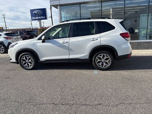 Used 2022 Subaru Forester Premium image 17