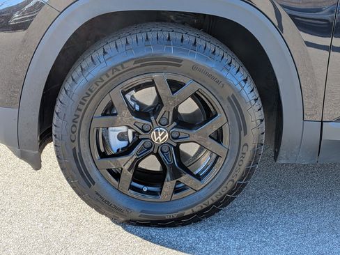 Used 2025 Volkswagen Atlas Peak Edition SE image 10