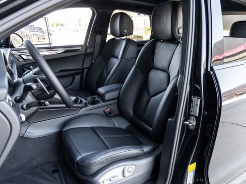 Certified 2026 Porsche Macan image 5