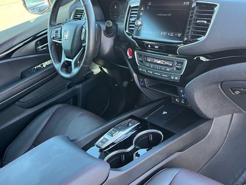 Used 2024 Honda Ridgeline Black Edition image 9